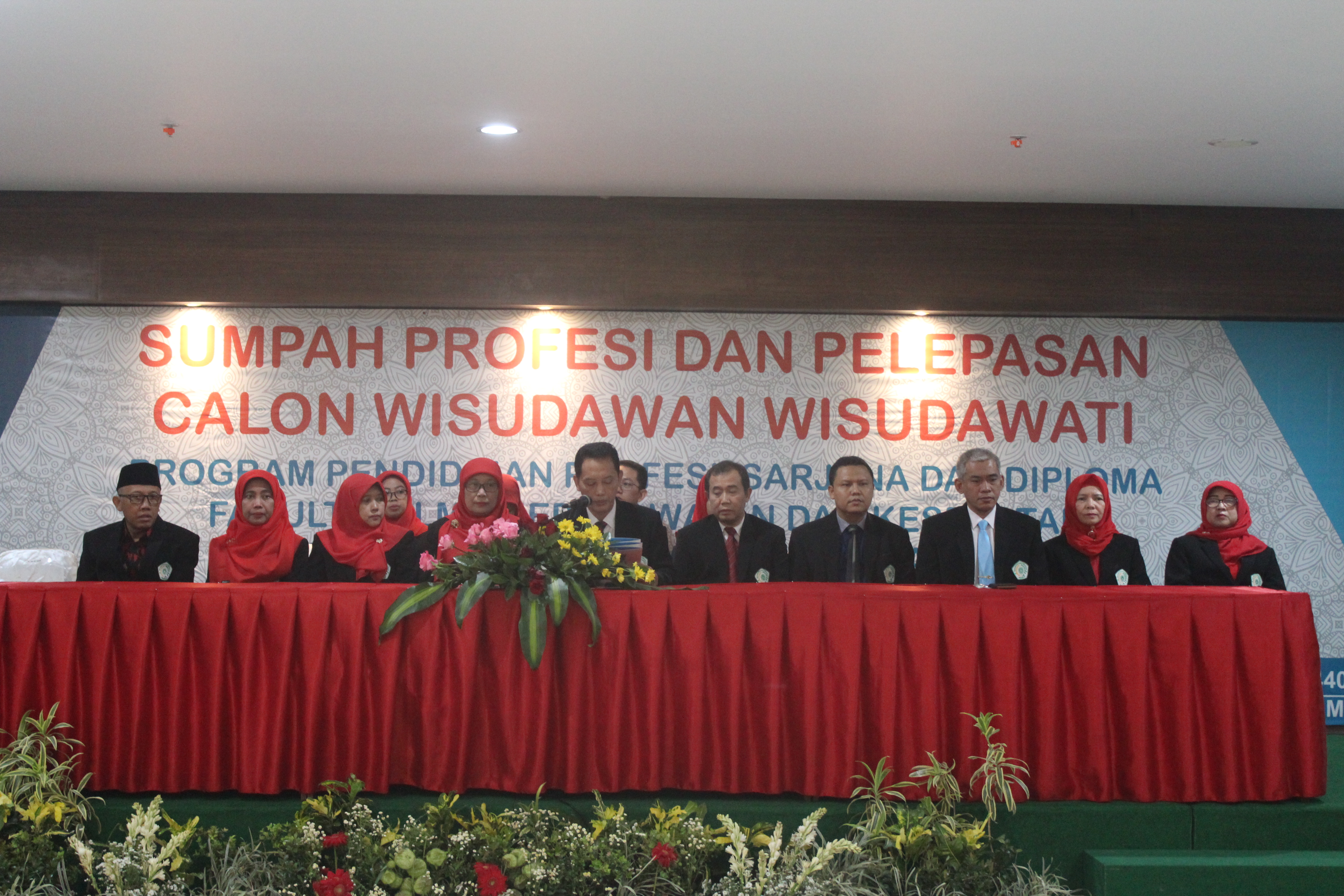 FIKKES UNIMUS Gelar Sumpah Profesi dan Pelepasan Calon Wisudawan Tahun 2019